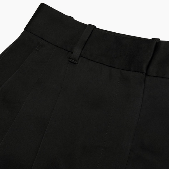 NWT Aritzia The Effortless Short Satin Size 4 - Picture 9 of 9